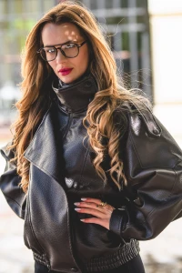 X249 Czekoladowa skórzana kurtka damska ze stójką - ramoneska oversiz z mięciutkiej eco skóry S/M-M/L